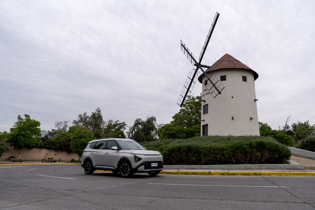 Facelift de Kia Carens 2026 ofrece nuevo diseño y motorizaciones