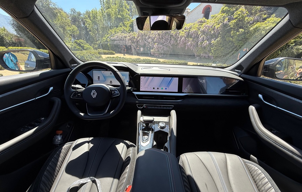 Renault Koleos e-Trech interior