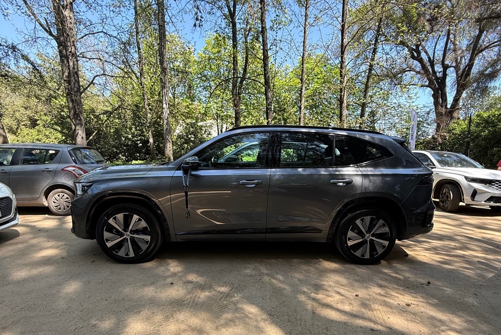 Renault Koleos e-Trech lateral