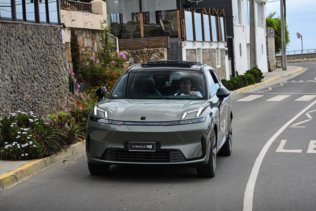 LYNK & CO presenta su SUV híbrido enchufable 08, con la mayor autonomía eléctrica del segmento