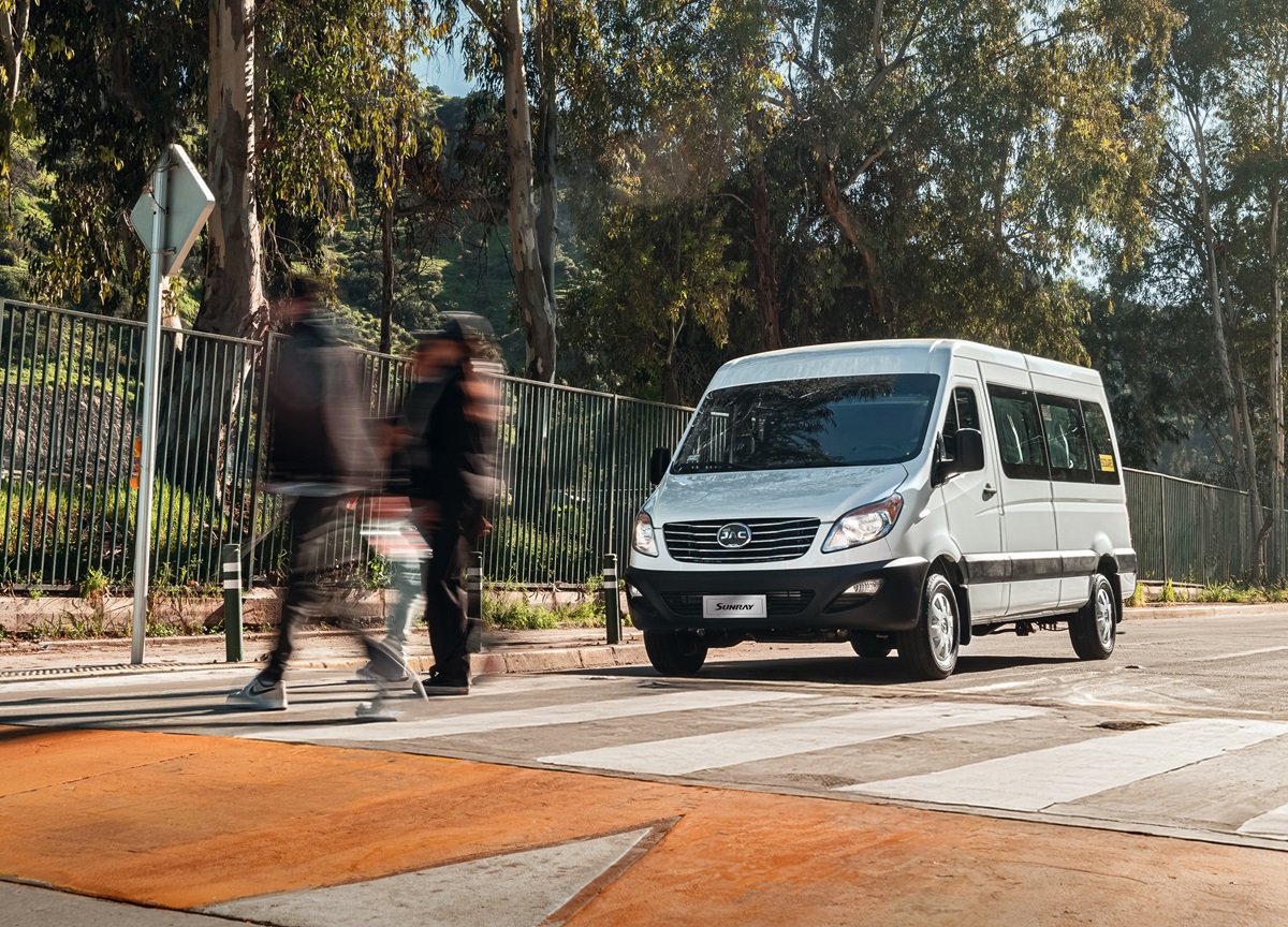 ¿En qué fijarse al momento de contratar un transporte escolar?