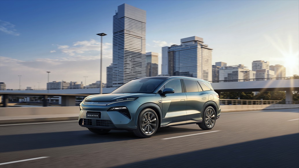 BYD amplía ofensiva SUV con el Sealion 7 eléctrico y el Atto 8 híbrido enchufable