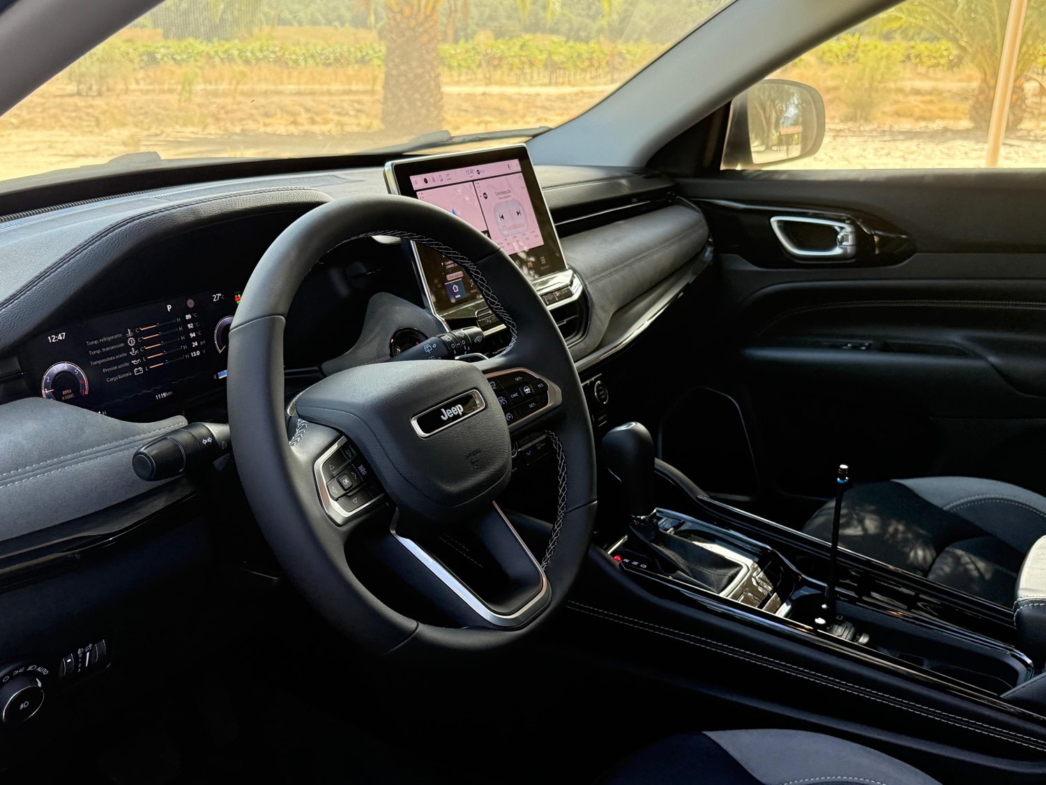 Jeep Commander interior