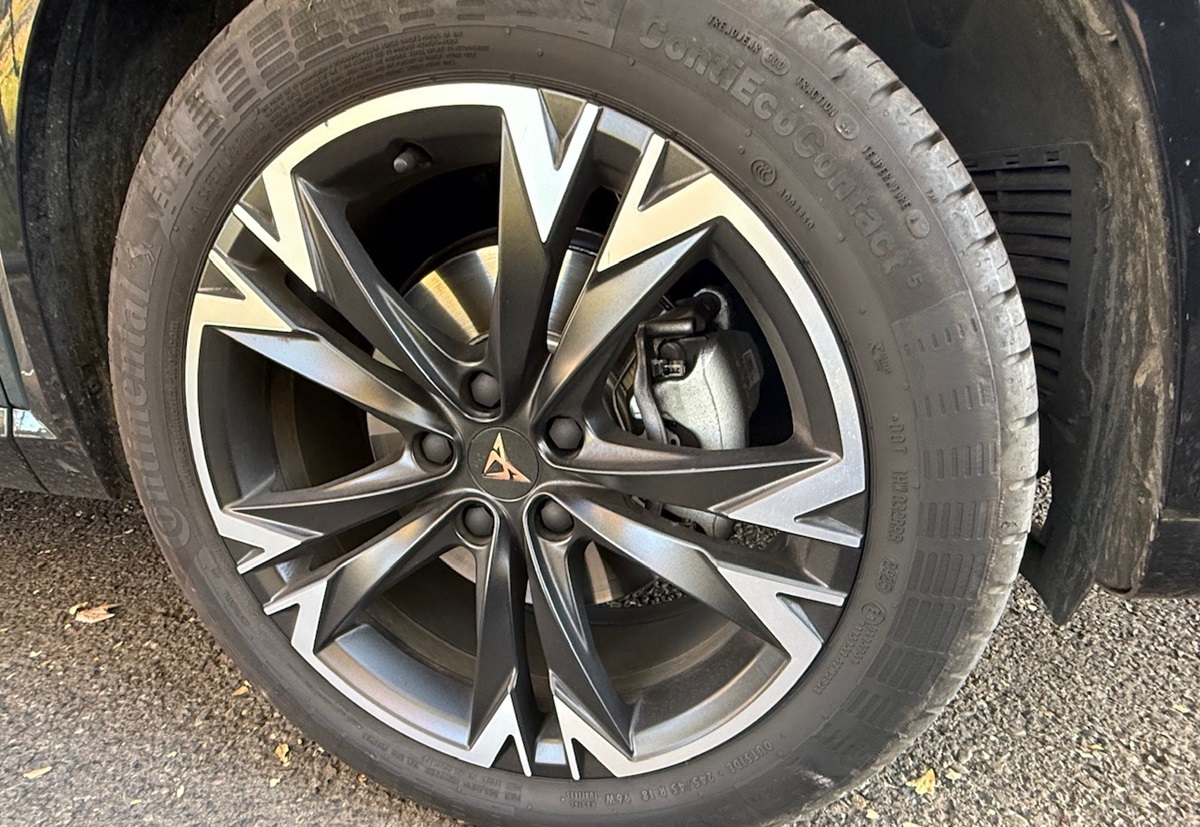 Cupra Formento e Hybrid llanta