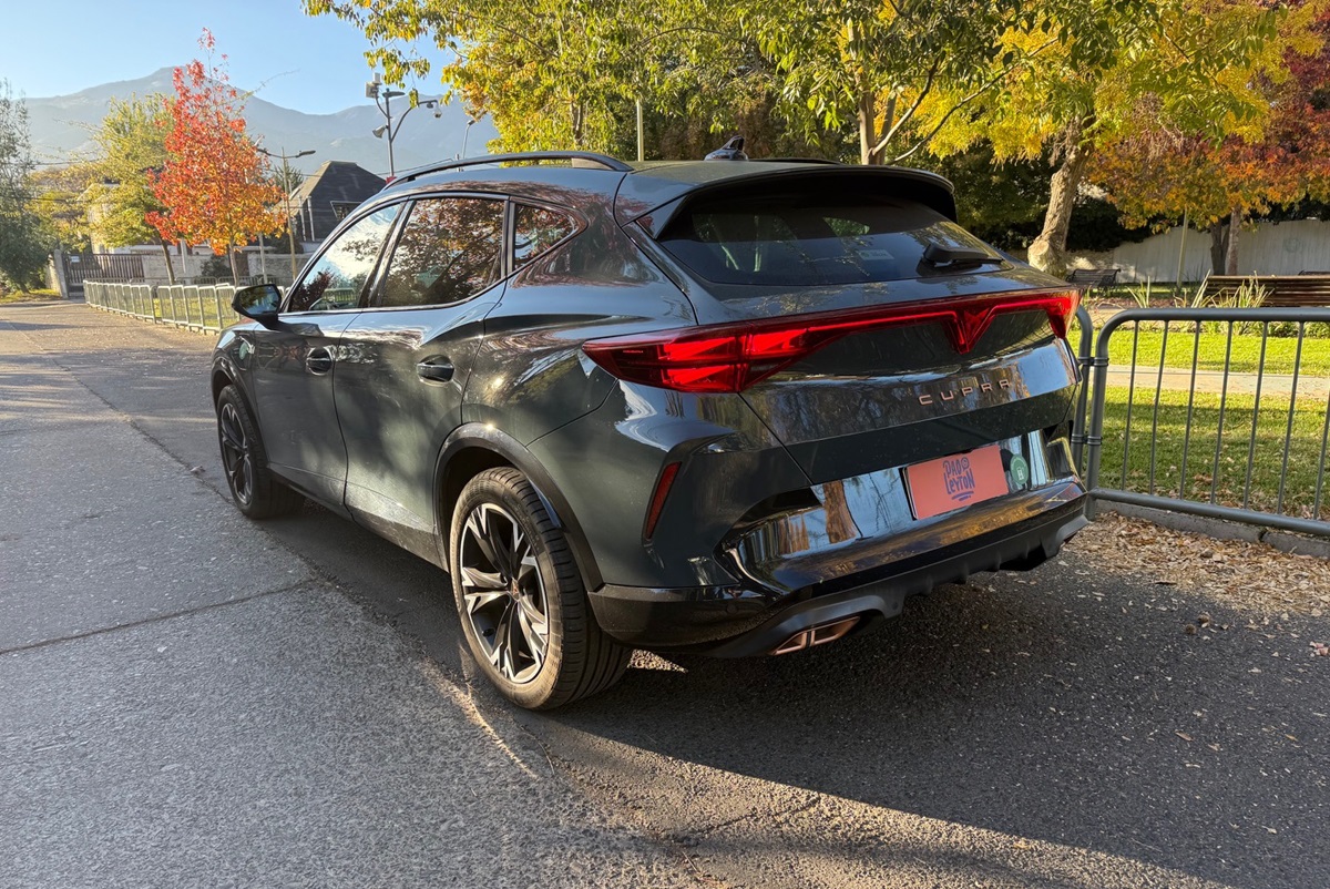 Cupra Formento e Hybrid lateral trasero