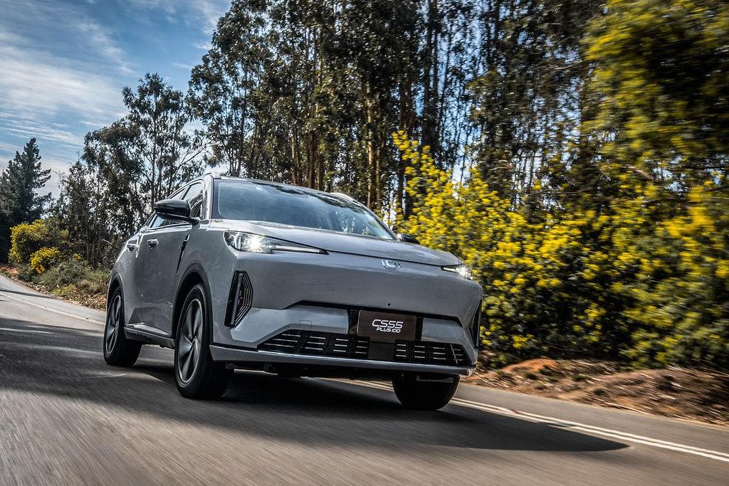 Changan lidera el mercado de híbridos enchufables en Chile